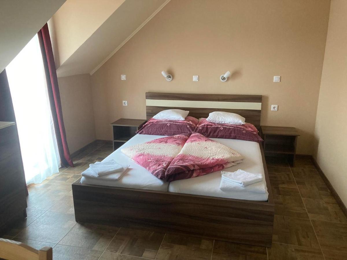 Borostyan Panzio Balatonfuered Bed & Breakfast Exterior foto