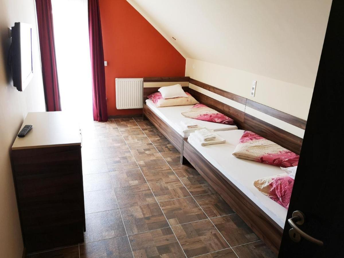 Borostyan Panzio Balatonfuered Bed & Breakfast Exterior foto