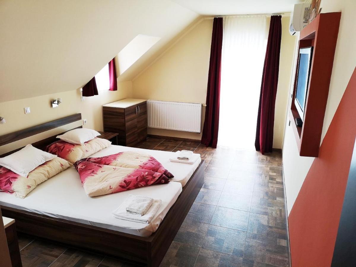 Borostyan Panzio Balatonfuered Bed & Breakfast Exterior foto