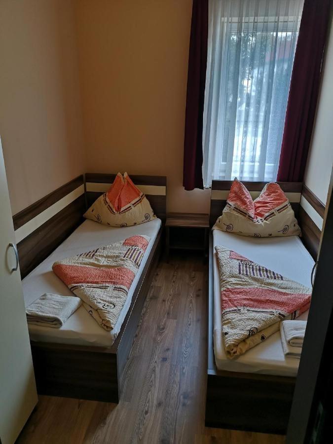 Borostyan Panzio Balatonfuered Bed & Breakfast Exterior foto