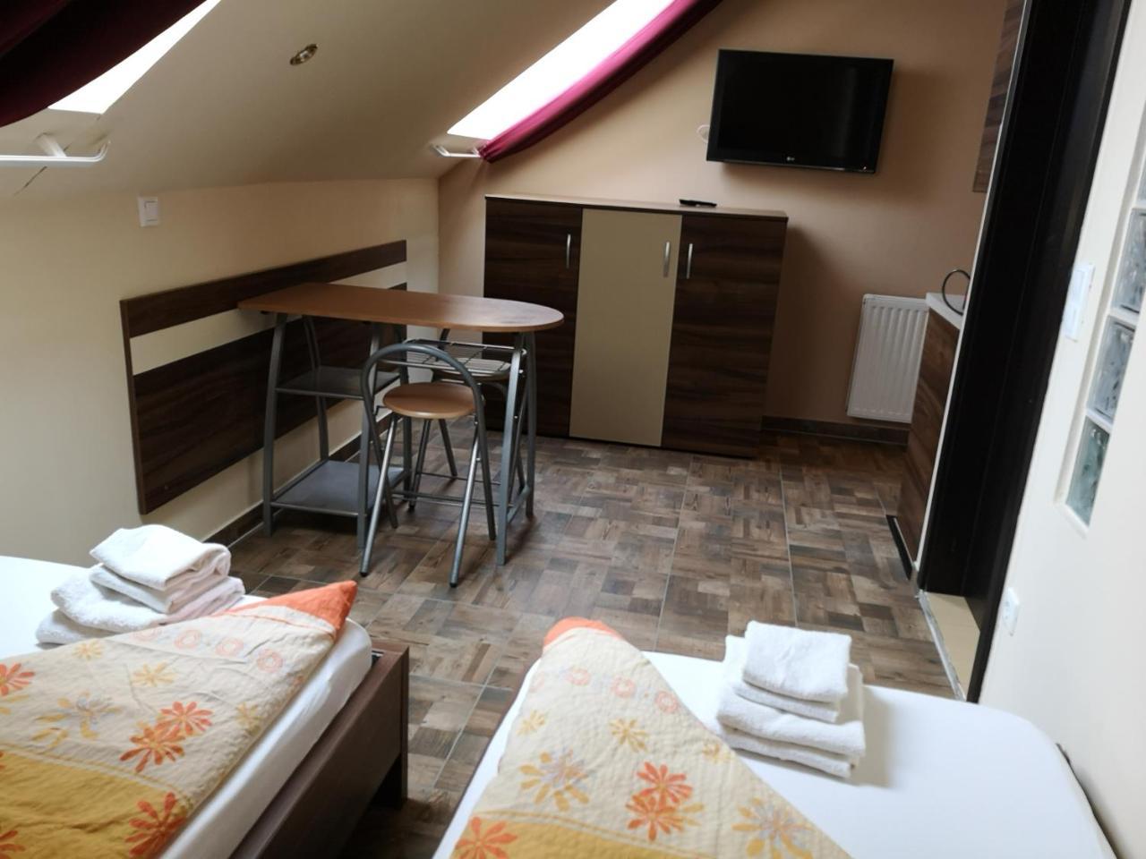 Borostyan Panzio Balatonfuered Bed & Breakfast Exterior foto