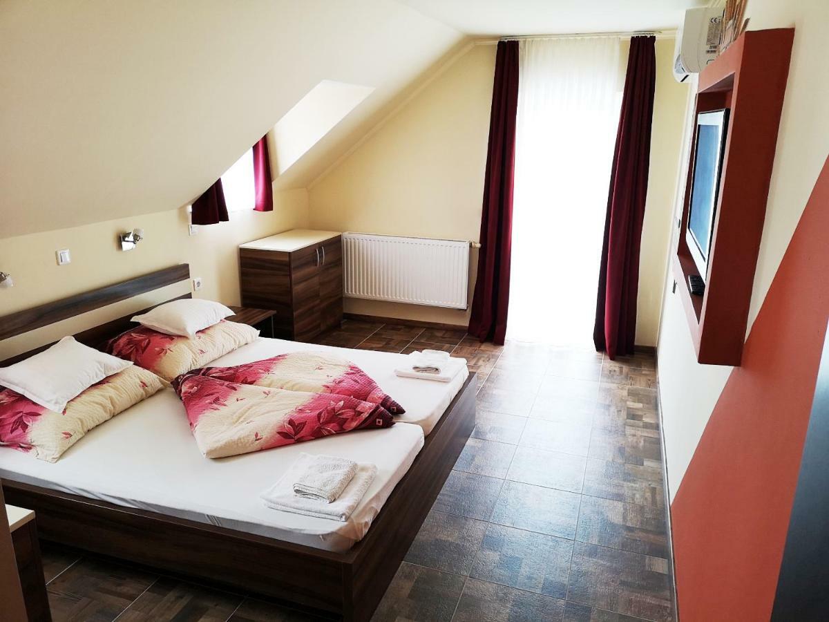 Borostyan Panzio Balatonfuered Bed & Breakfast Exterior foto