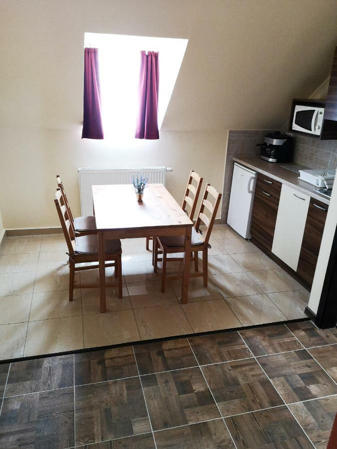 Borostyan Panzio Balatonfuered Bed & Breakfast Exterior foto